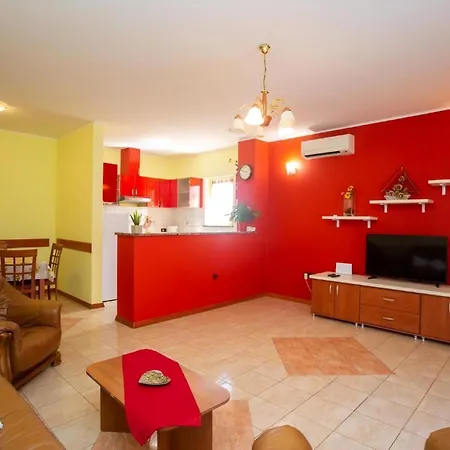بيت للعطل In Rudani Mit Privatem Pool Žminj